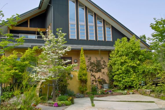 在宅の形状に合わせた手すり